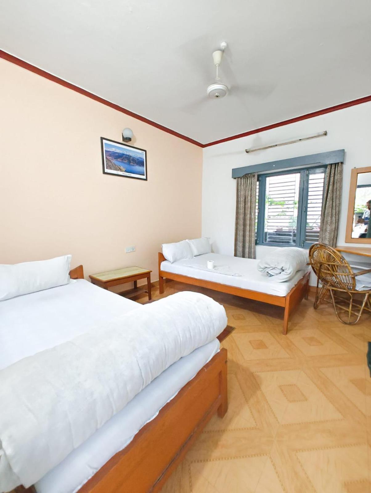 Hotel Mountain View - Lakeside Pokhara Exteriör bild
