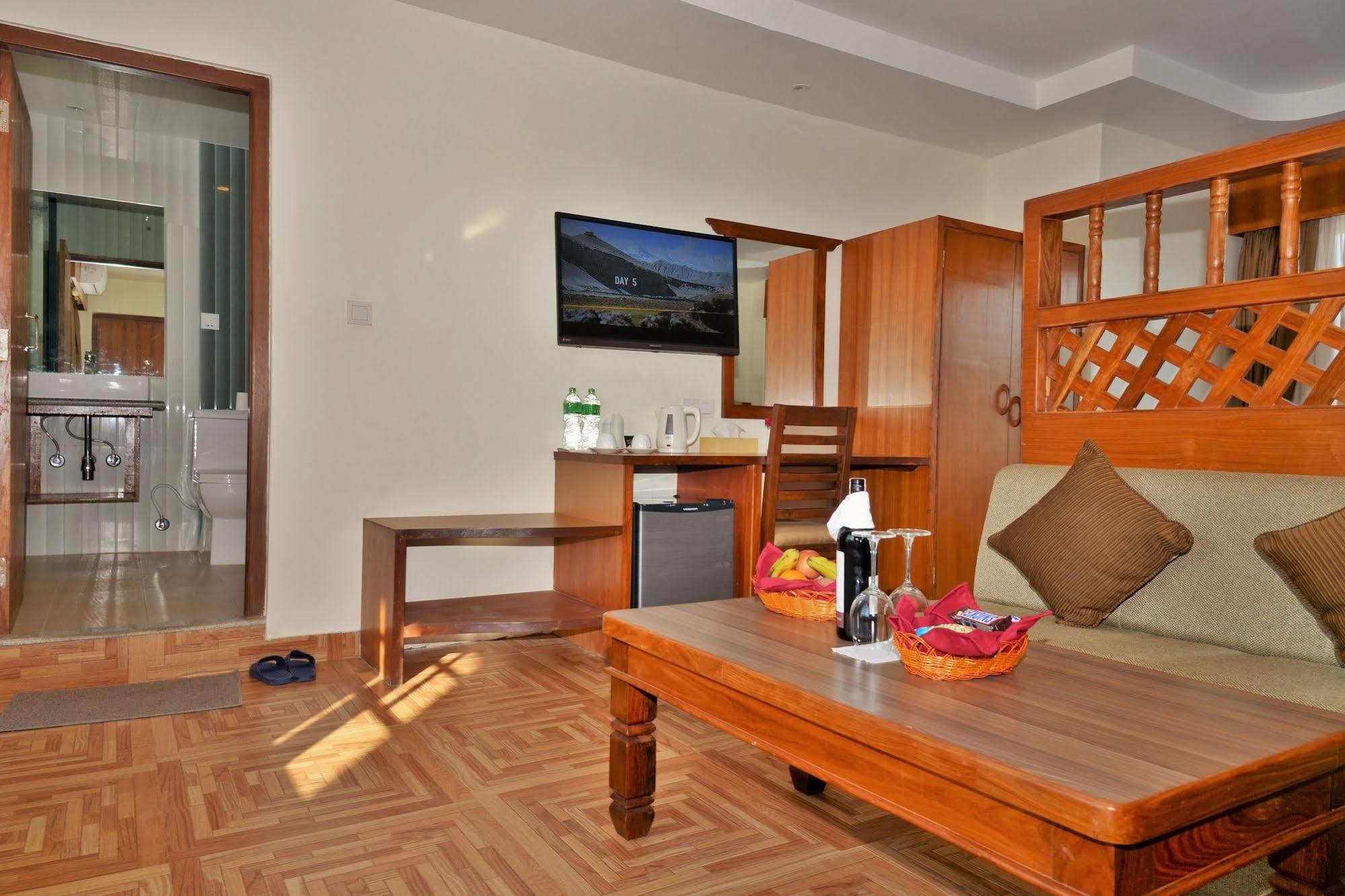 Hotel Mountain View - Lakeside Pokhara Exteriör bild