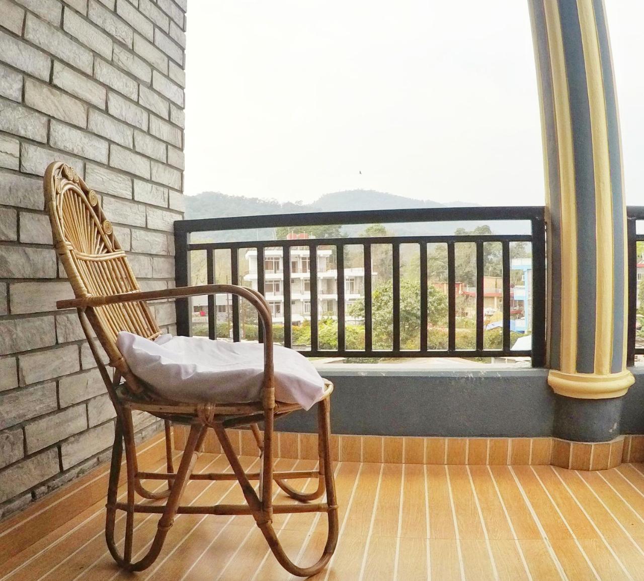 Hotel Mountain View - Lakeside Pokhara Exteriör bild